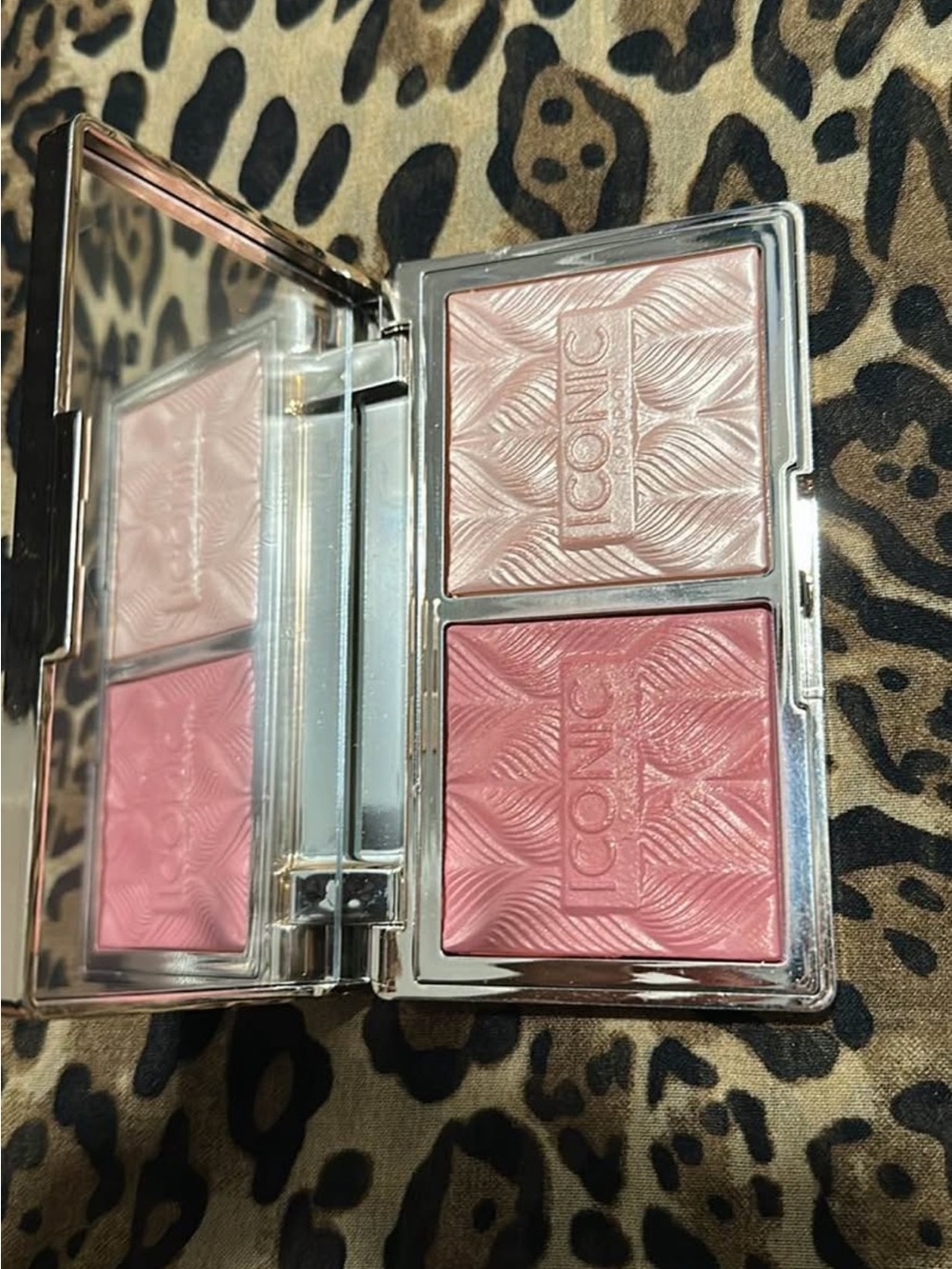 ICONIC London Dual Blush & Highlighter Palette - Soft Pink & Rose Pink